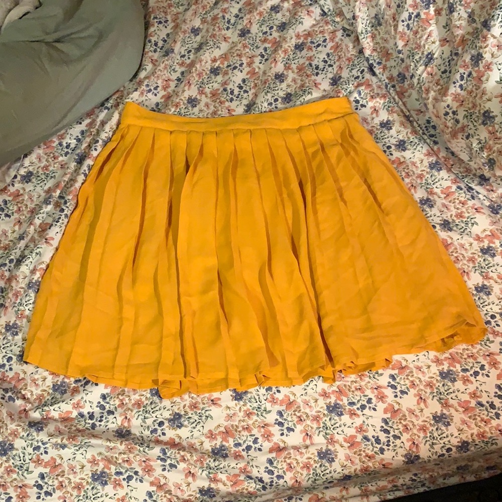 Pleated forever 21 skirt